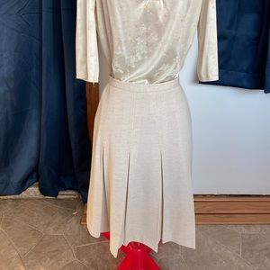 Vintage 80s cream pleated A-line skirt.